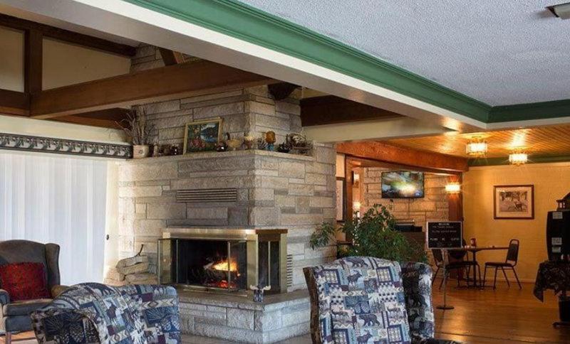 Camp Inn Lodge Au Sable ภายนอก รูปภาพ